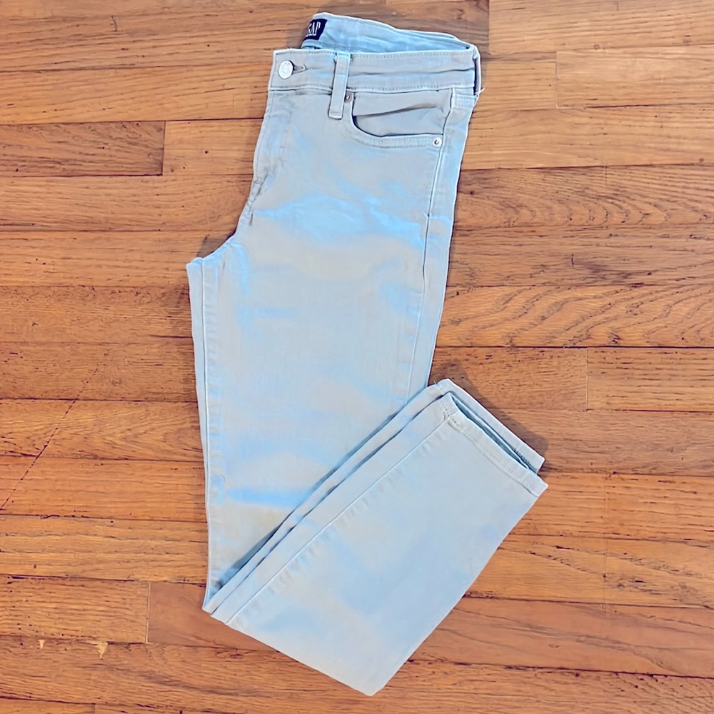GAP size 27 light blue denim. Great for spring!